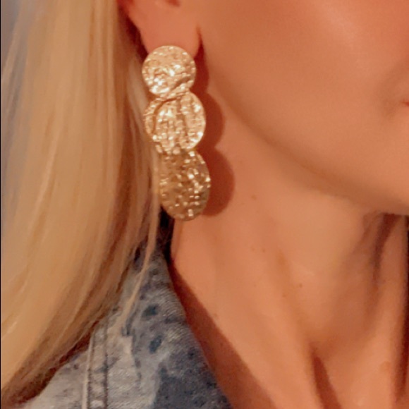 Last! Gold hammered statement drop earrings stud - Picture 3 of 4